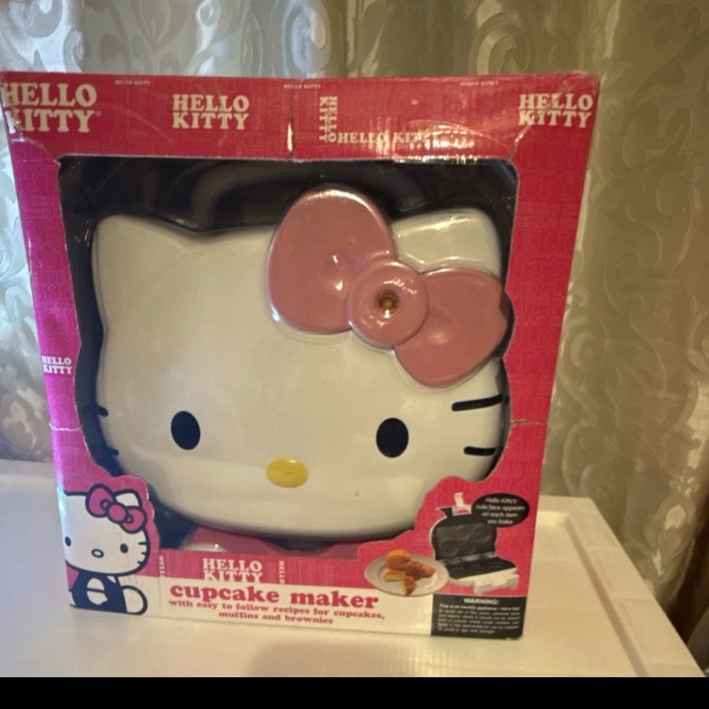 Hello Kitty Pink and White Cupcake Maker